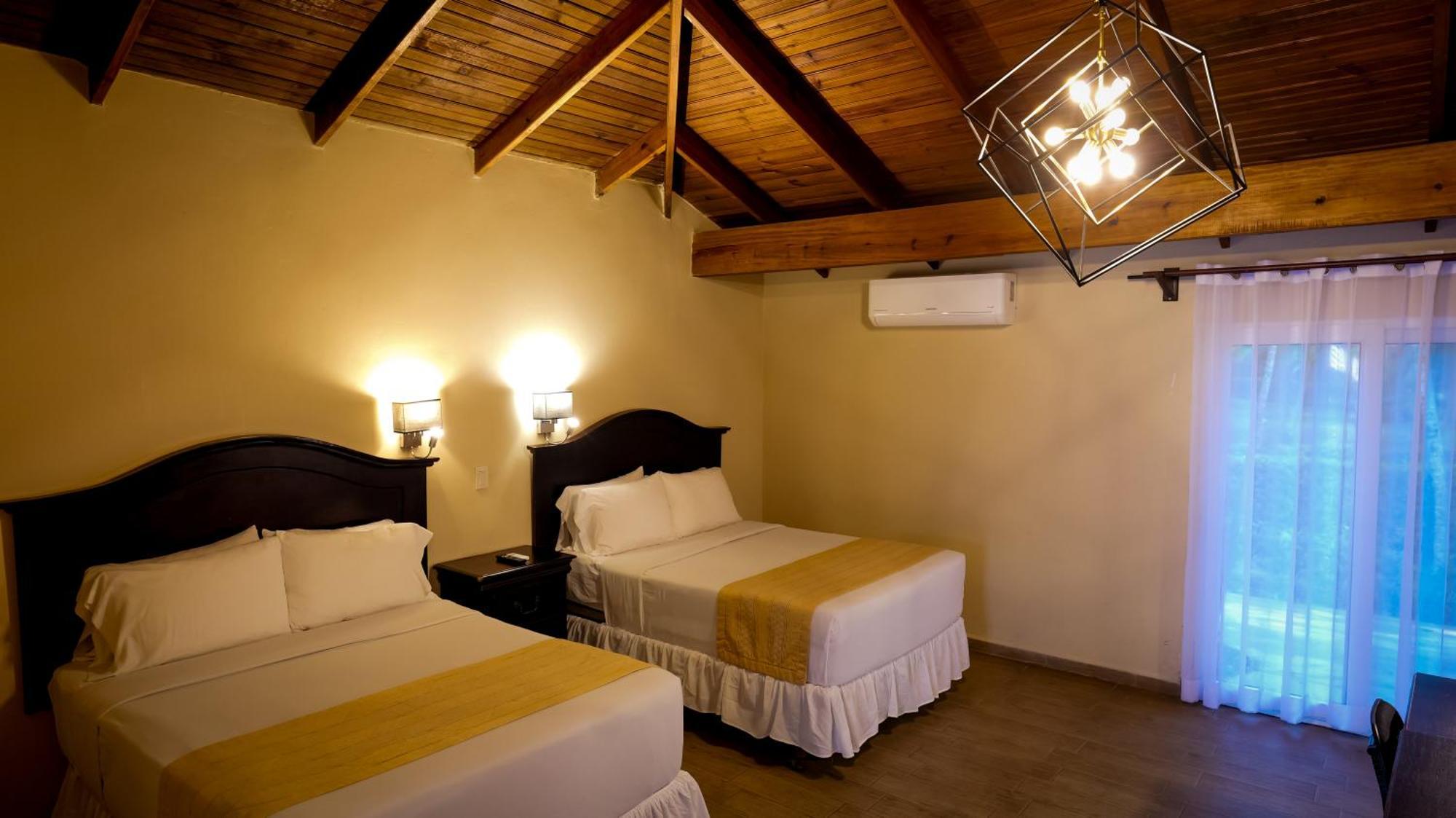 La Ensenada Beach Resort Tela Exterior photo