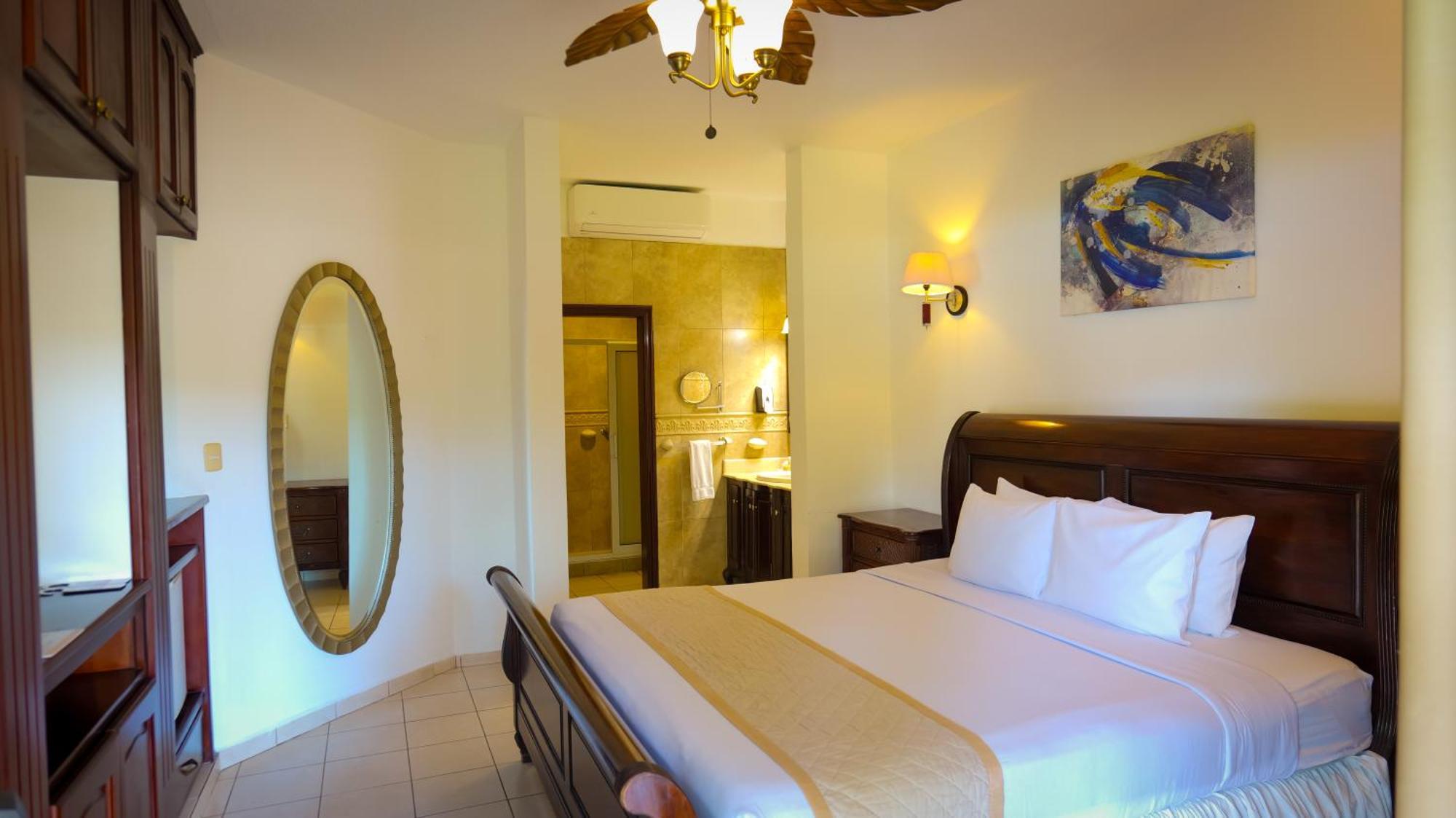 La Ensenada Beach Resort Tela Exterior photo