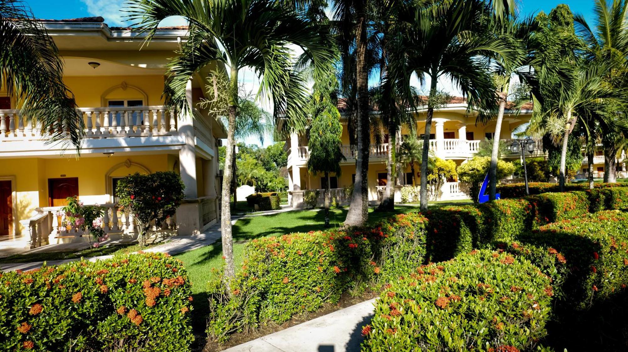 La Ensenada Beach Resort Tela Exterior photo