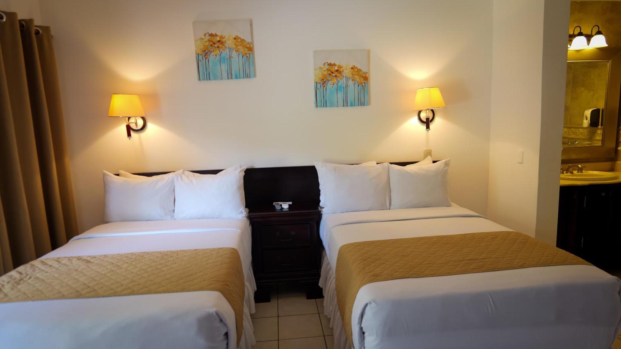 La Ensenada Beach Resort Tela Exterior photo